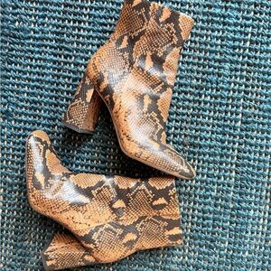 Steve Madden Tan & Black Snake-Print Ankle Booties